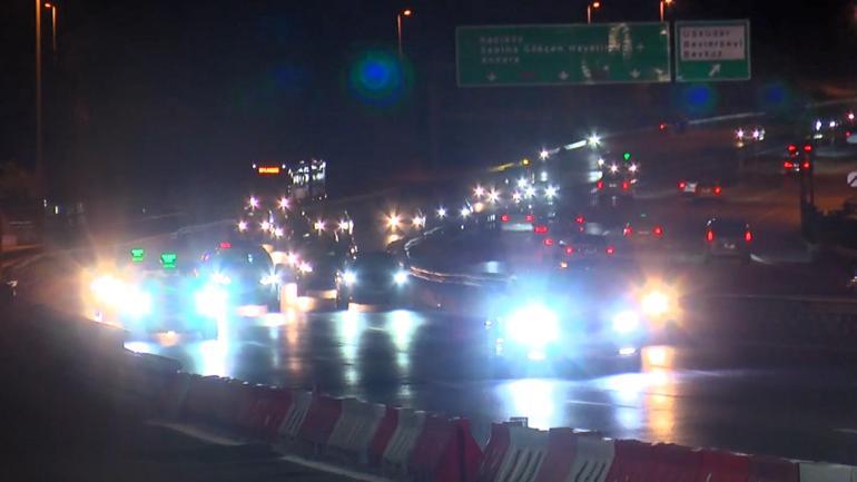 İstanbulda bayram dönüşü köprülerde trafik yoğunluğu