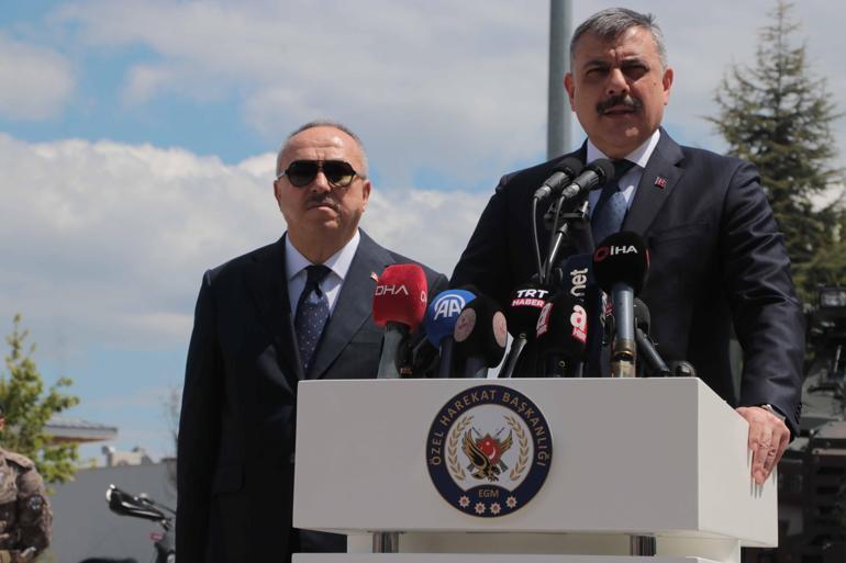 Bakan Çiftçi, özel harekat polisleriyle bayramlaştı