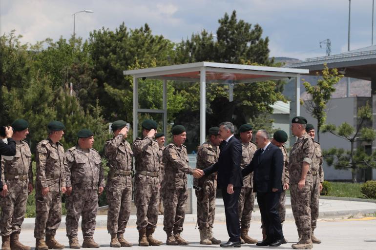 Bakan Çiftçi, özel harekat polisleriyle bayramlaştı