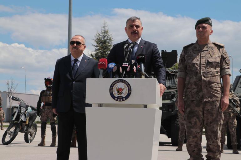 Bakan Çiftçi, özel harekat polisleriyle bayramlaştı
