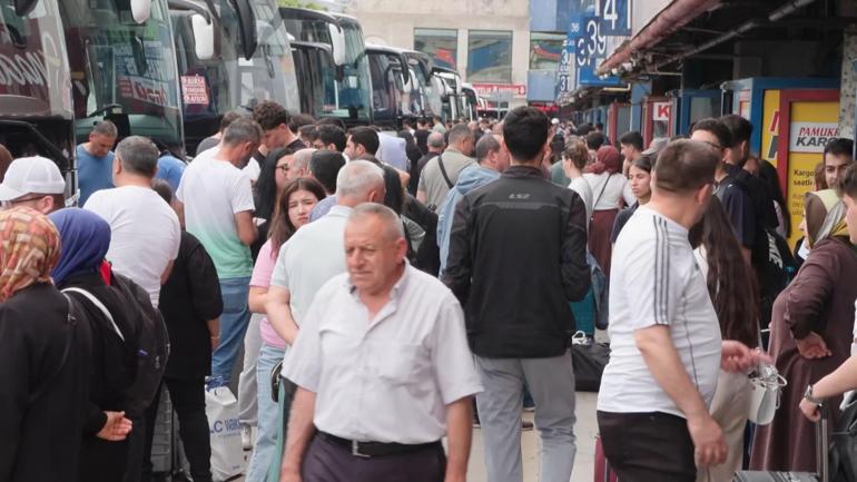 Tatilin son gününde 15 Temmuz Demokrasi Otogarı’nda yoğunluk
