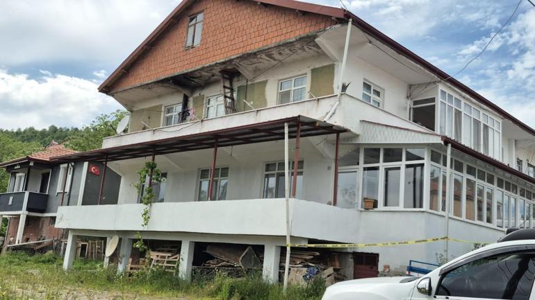 Evde bıçaklanmış halde ölü bulundu; ihbarı yapan kız arkadaşı gözaltında