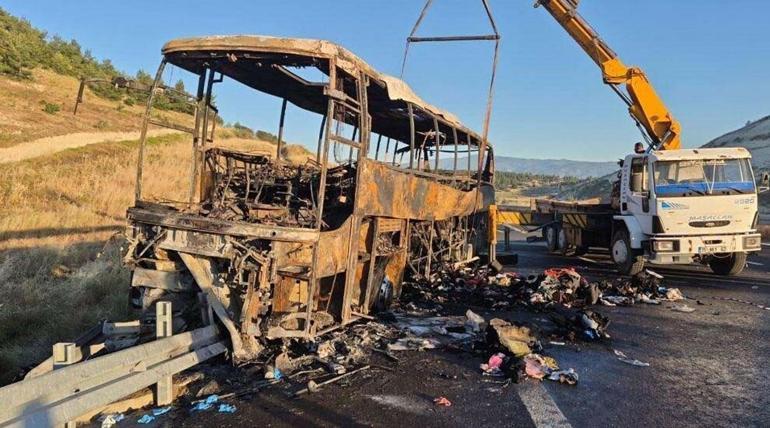 1i bebek 8 kişinin öldüğü kazadan 20 dakika önce, otobüs şoförü, arıza nedeniyle durup aracı kontrol etmiş