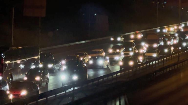 Bayram tatili dönüşü İstanbul girişinde trafik yoğunluğu