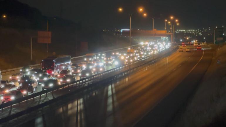 Bayram tatili dönüşü İstanbul girişinde trafik yoğunluğu