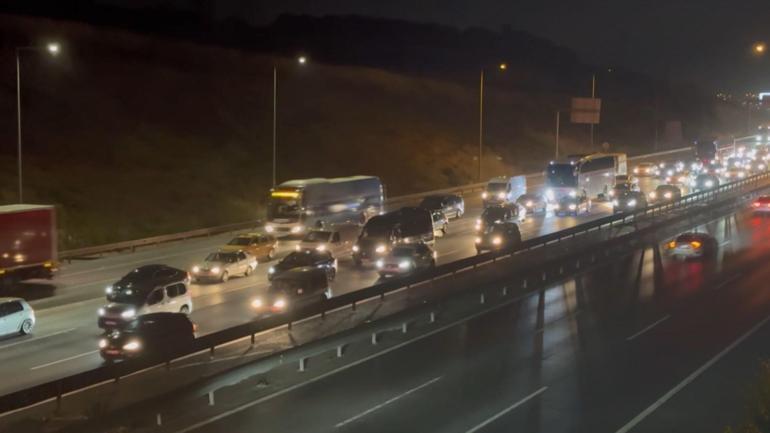Bayram tatili dönüşü İstanbul girişinde trafik yoğunluğu