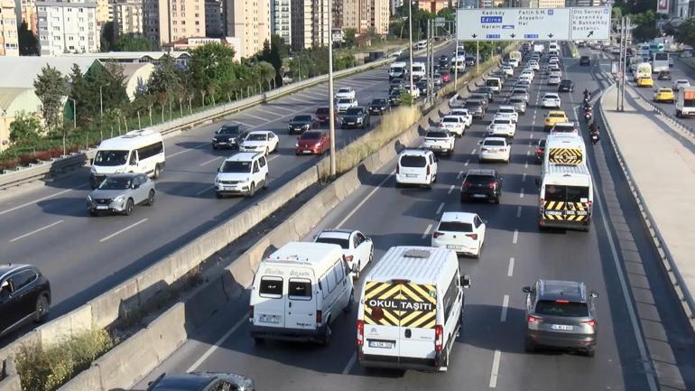 İstanbulda bayram tatili sonrası ilk iş gününde trafik yoğunluğu