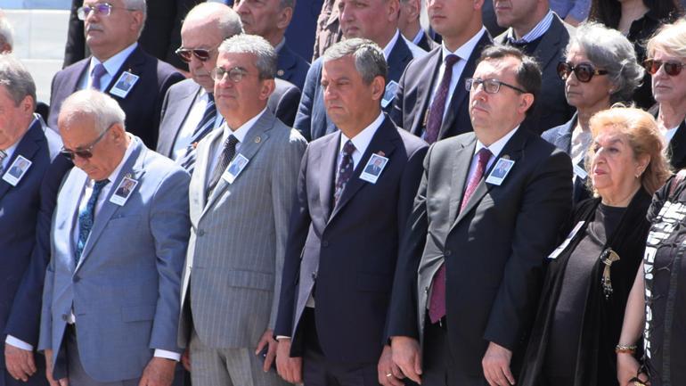 Özgür Özel: Olağanüstü kurultay için imza süreci başlatıldı