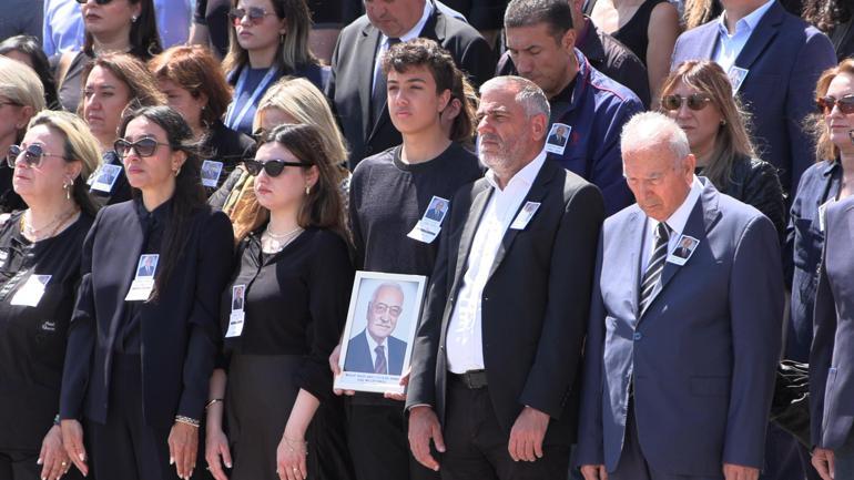 Özgür Özel: Olağanüstü kurultay için imza süreci başlatıldı