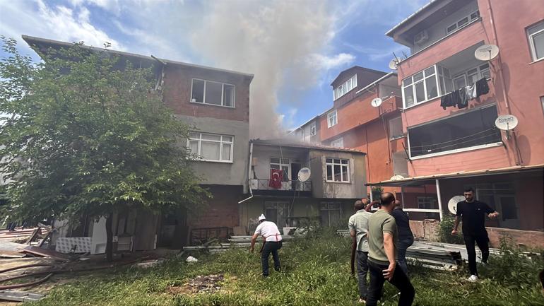 Boş binada yangın çıktı, bitişik evdeki anne ile kızı dumandan etkilendi