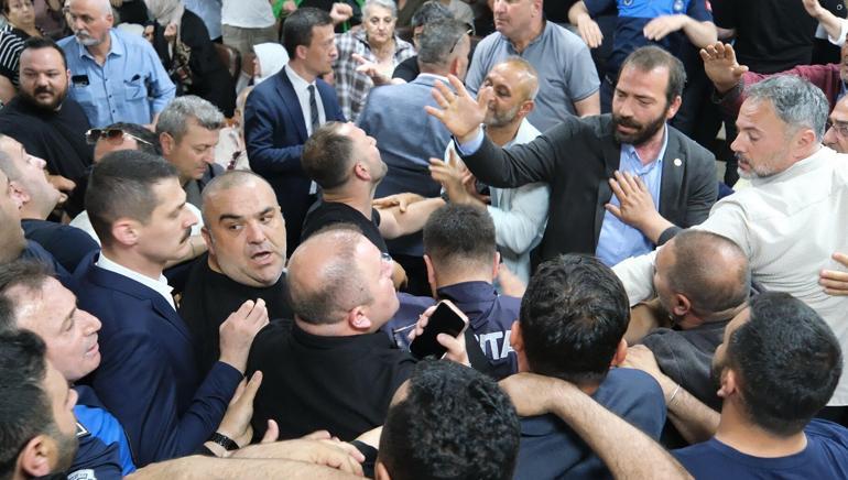 Akçakocada belediye başkanvekili seçildi, arbede çıktı