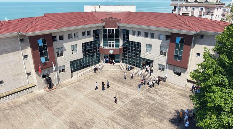 Akçakocada belediye başkanvekili seçildi, arbede çıktı
