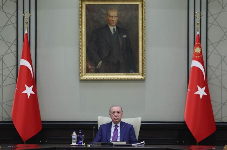 Cumhurbaşkanı Erdoğan: Ana muhalefet partisi içindeki tartışmaların hiçbiri bizi ilgilendirmiyor