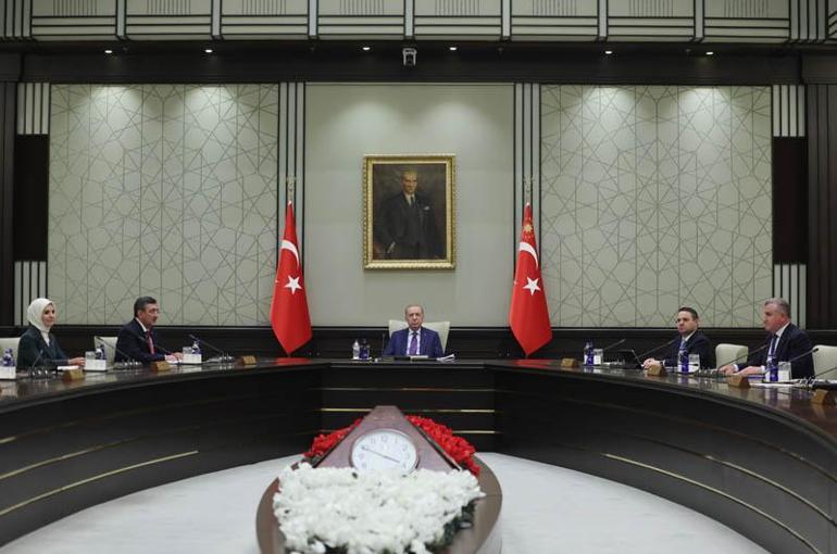 Cumhurbaşkanı Erdoğan: Ana muhalefet partisi içindeki tartışmaların hiçbiri bizi ilgilendirmiyor