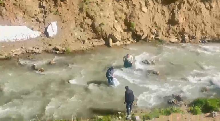 Derede mahsur kaldı, tesadüfen bölgeden geçen Özel İdare ekipleri kurtardı