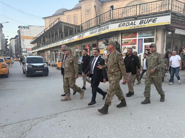 Orgeneral Tokel, Yüksekovada esnafı ziyaret etti