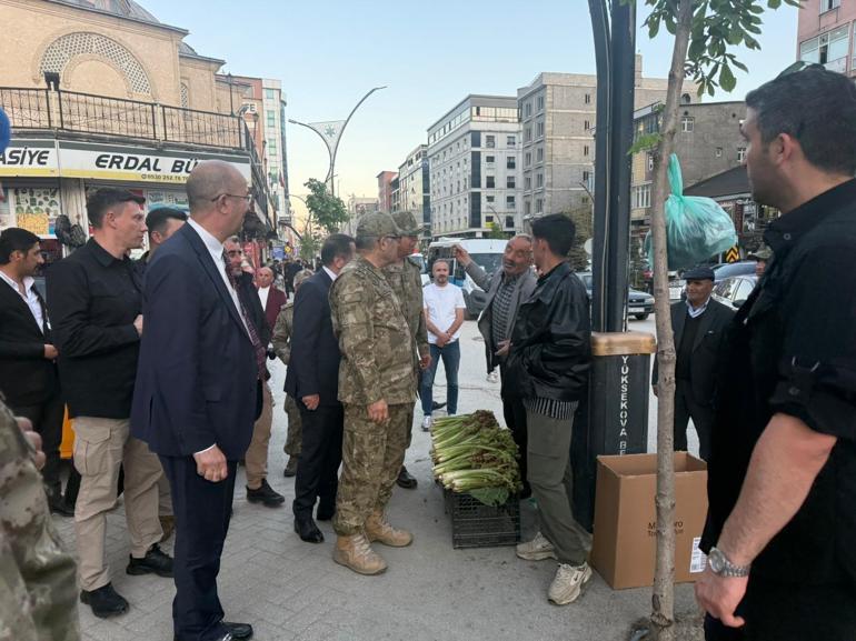 Orgeneral Tokel, Yüksekovada esnafı ziyaret etti