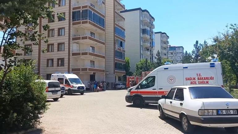 Evin çocuk odasında çıkan yangında 1 kişi dumandan etkilendi