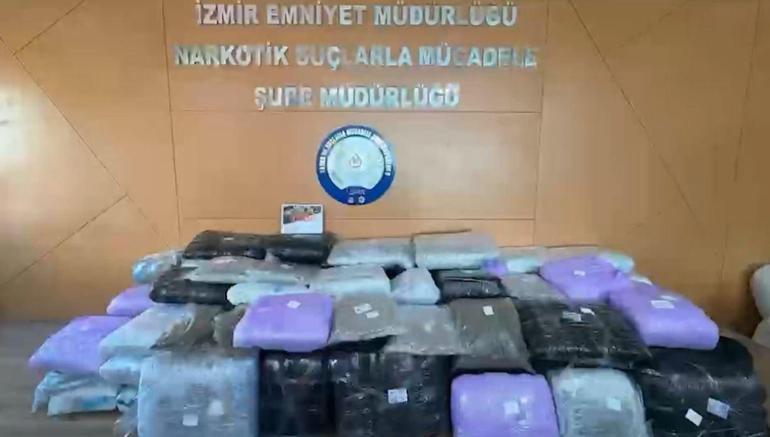 İzmirde 371 kilogram uyuşturucu ele geçirildi