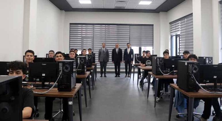 Bakan Kacır: 258 bin nitelikli istihdamın önünü açtık