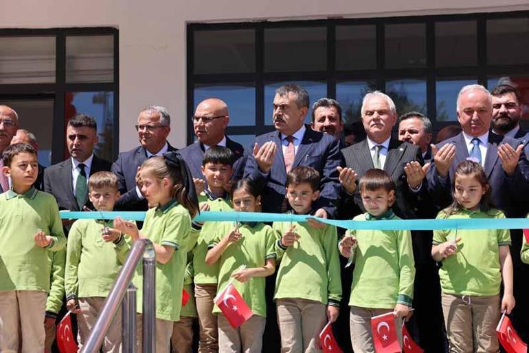 Bakan Tekin: Türkiyede eğitim öğretime yaptıklarımız devrim kabul ediliyor