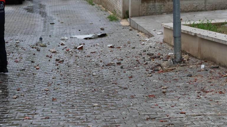 5 katlı apartmanın çatısına yıldırım düştü