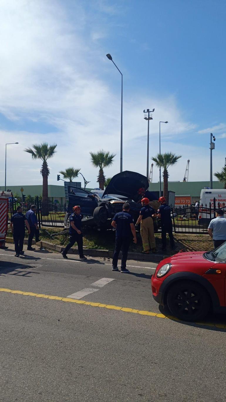 İki otomobilin çarpıştığı kaza kamerada; 4 yaralı