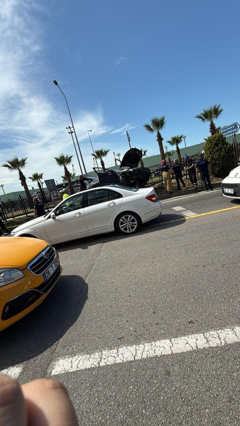 İki otomobilin çarpıştığı kaza kamerada; 4 yaralı