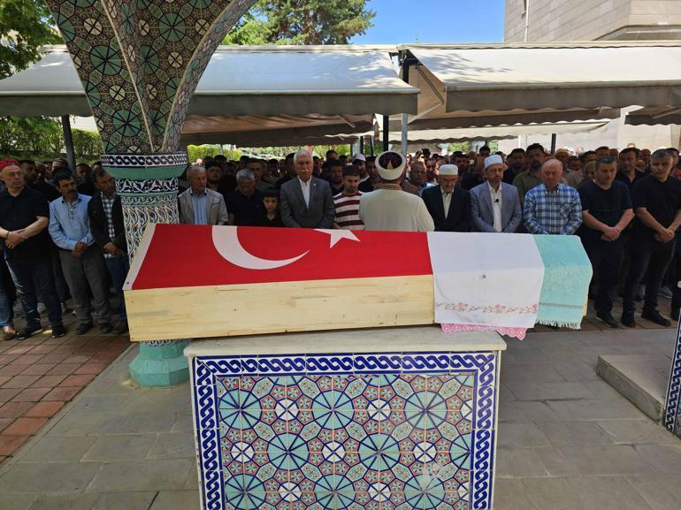 Düştüğü Kelkit Çayı’nda 7 gün sonra cesedi bulunan Oğuz toprağa verildi