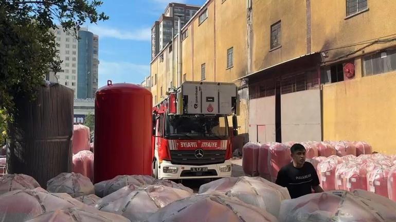 Esenyurtta su pompası üreten fabrikada yangın; 1 işçi hastaneye kaldırıldı