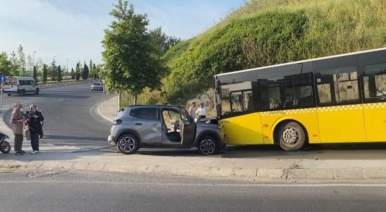 Küçükçekmecede motosikletliye çarpmamak için manevra yapan otomobil İETT otobüsüne çarptı