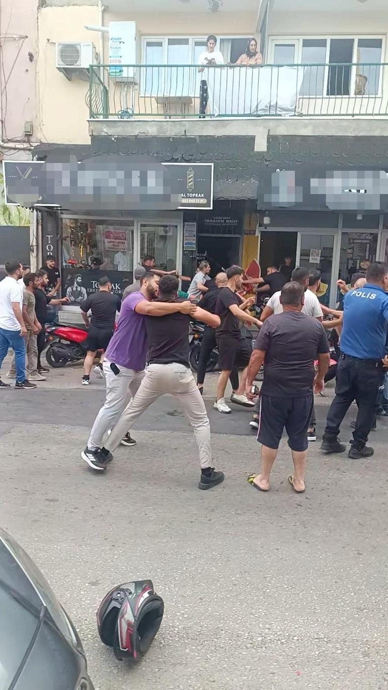 Aydın’da esnaflar ile vatandaşlar arasındaki kavga kamerada: 1’i polis 5 yaralı