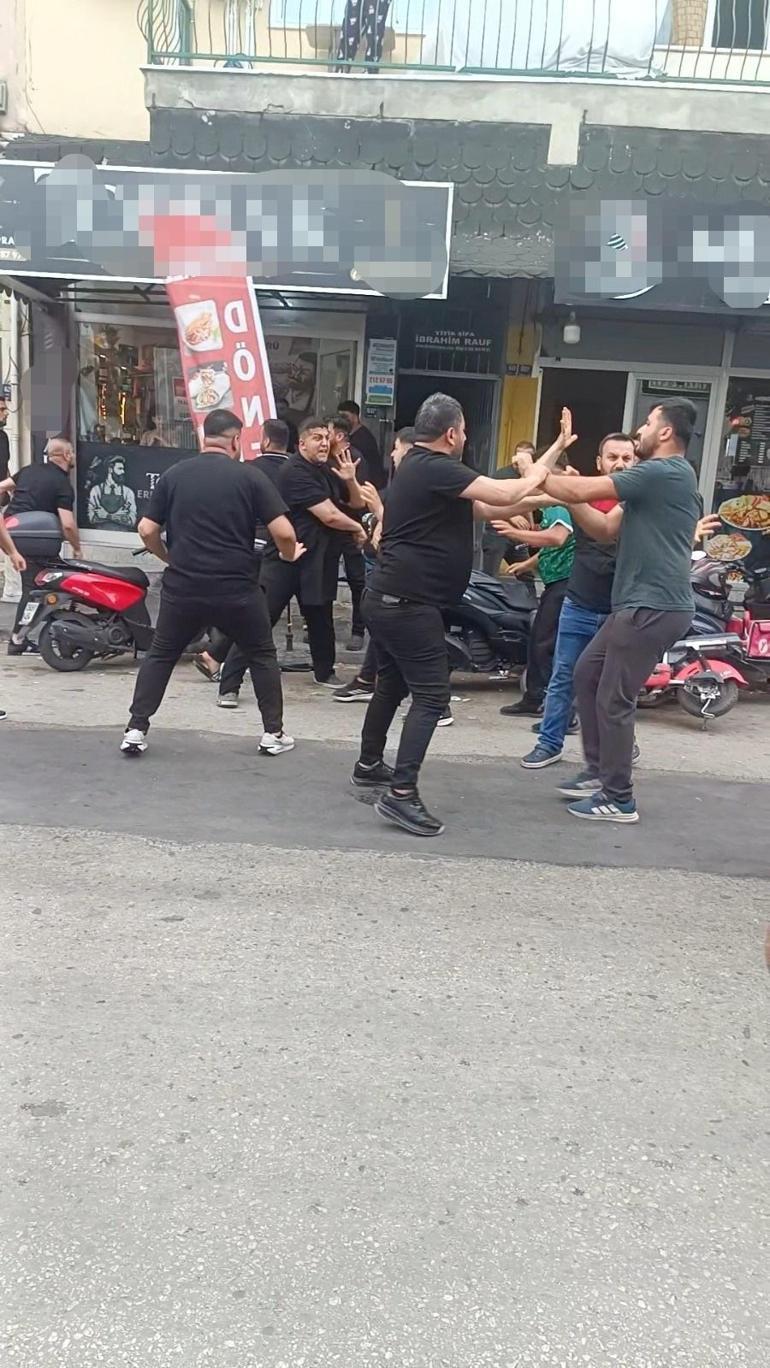 Aydın’da esnaflar ile vatandaşlar arasındaki kavga kamerada: 1’i polis 5 yaralı