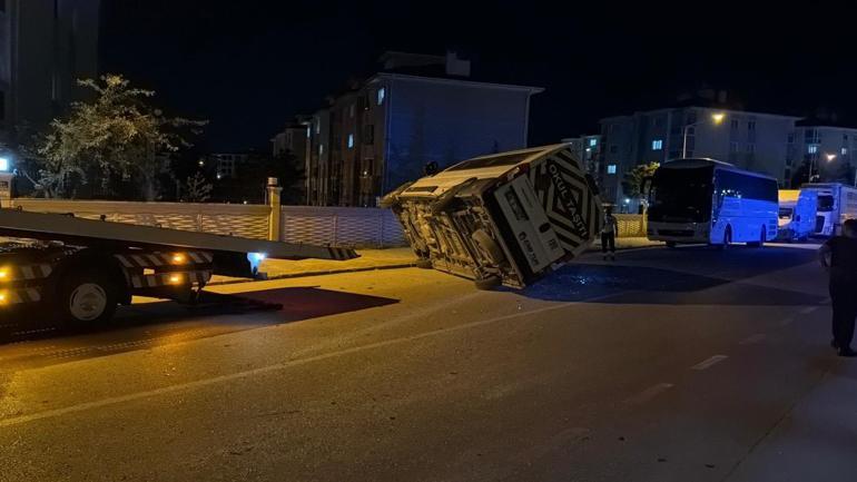 Eskişehir’de otomobilin çarptığı işçi servisi devrildi: 7 yaralı