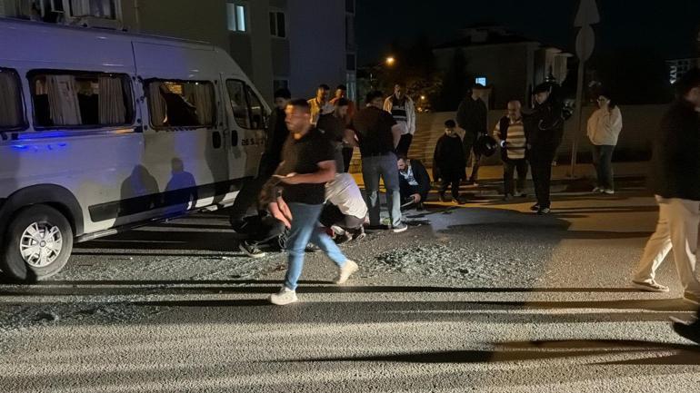 Eskişehir’de otomobilin çarptığı işçi servisi devrildi: 7 yaralı