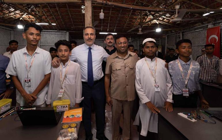 Dışişleri Bakanı Fidan, Bangladeşte mülteci kamplarını ziyaret etti
