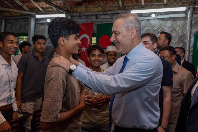 Dışişleri Bakanı Fidan, Bangladeşte mülteci kamplarını ziyaret etti