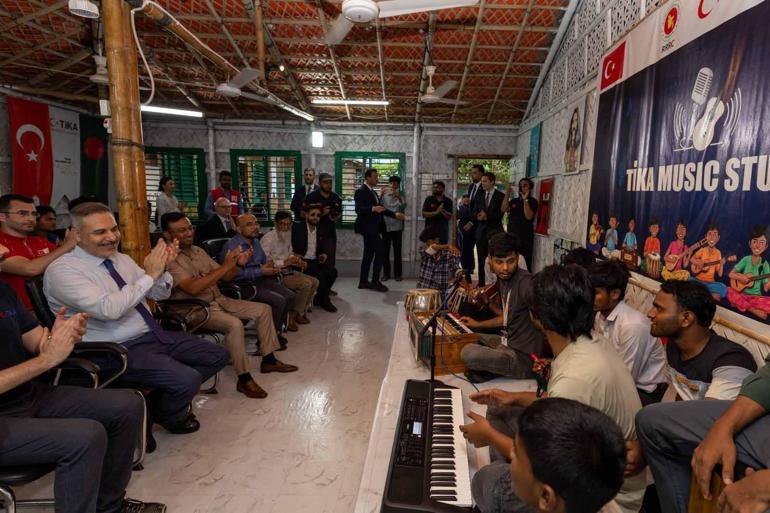 Dışişleri Bakanı Fidan, Bangladeşte mülteci kamplarını ziyaret etti