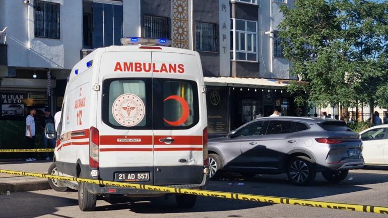Diyarbakırda 2 grup arasında silahlı kavga kamerada; 2si ağır 3 yaralı