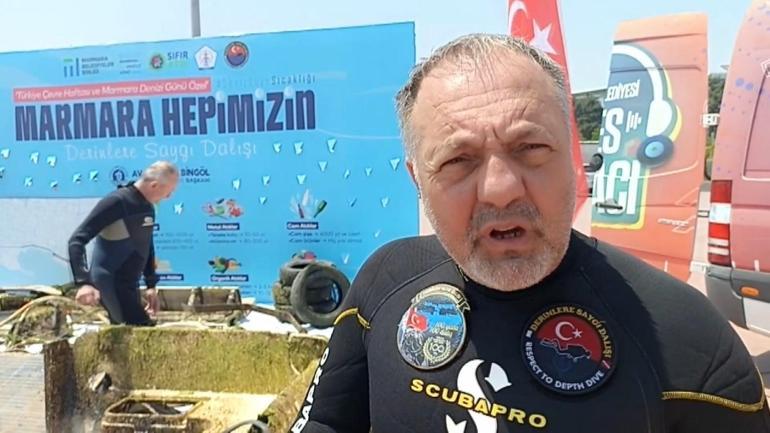 Tuzlada fırtınadan geriye kalan batık tekneler temizleniyor