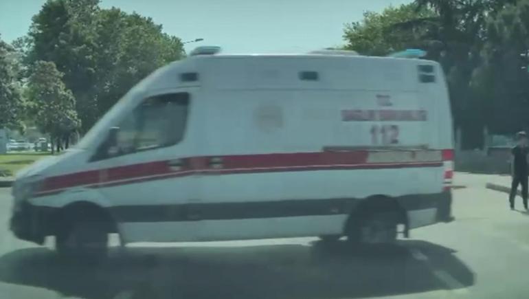 Kağıthane’de 4 kişinin yaralandığı ambulans kazası kamerada