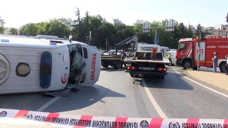 Kağıthane’de 4 kişinin yaralandığı ambulans kazası kamerada