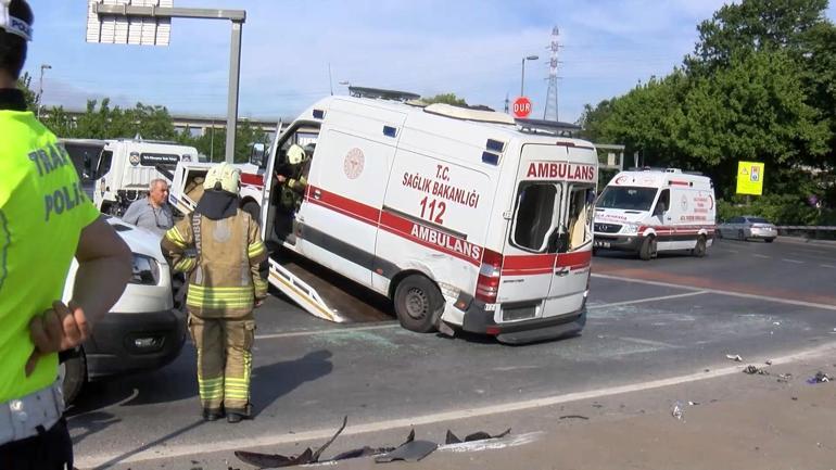 Kağıthane’de 4 kişinin yaralandığı ambulans kazası kamerada