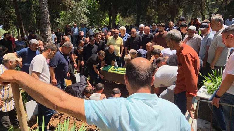 Kazada ölen motosiklet sürücüsü, 11 yıl sonra aynı kaderi paylaştığı ablasının yanında toprağa verildi