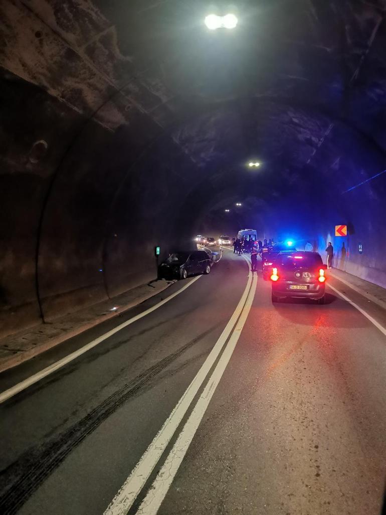 Tünelde otomobil ile motosiklet çarpıştı; 1 ölü, 2 yaralı