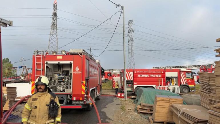 Sultangazide plastik eşya deposunda yangın