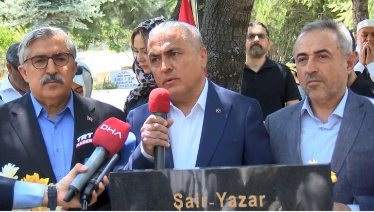 Şair ve yazar Abdurrahim Karakoç, vefatının 14üncü yıl dönümünde kabri başında anıldı