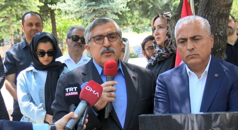 Şair ve yazar Abdurrahim Karakoç, vefatının 14üncü yıl dönümünde kabri başında anıldı