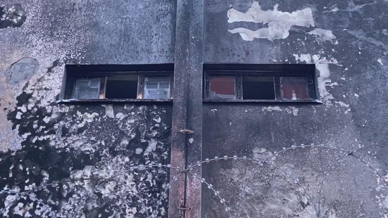 Esenyurtta 3 katlı okulda çıkan yangın söndürüldü