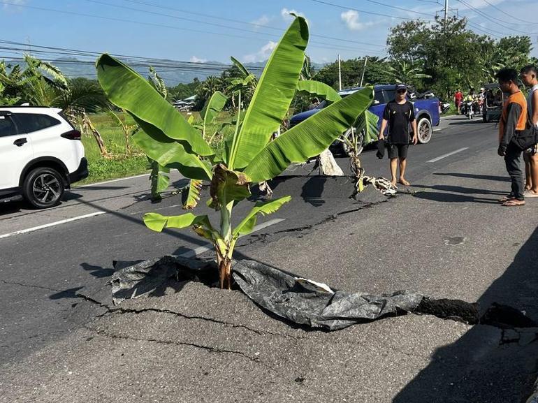 Filipinlerin Mindanao bölgesinde 7.8 büyüklüğünde deprem
